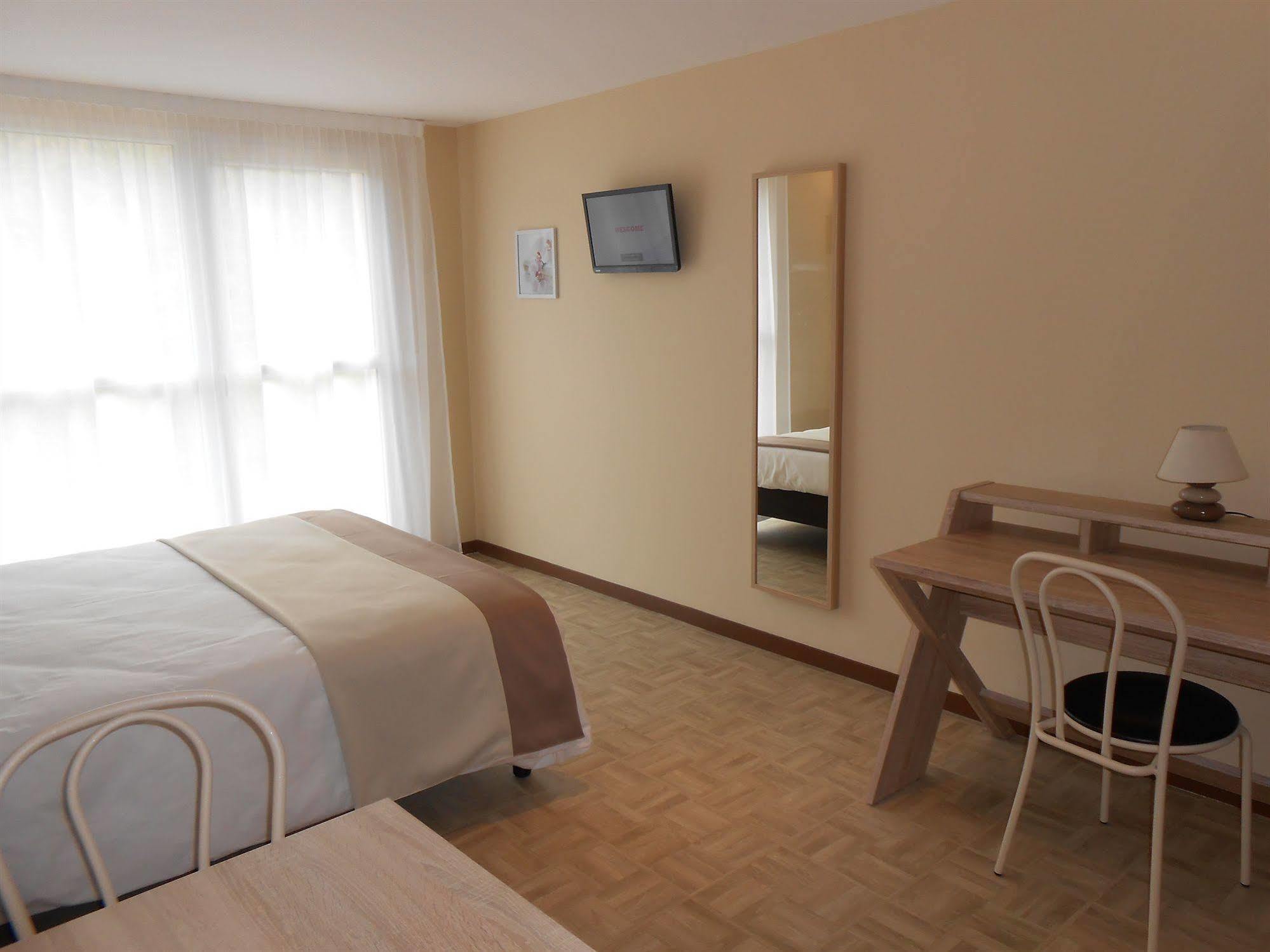 La Pause Hotel Evreux Exterior photo