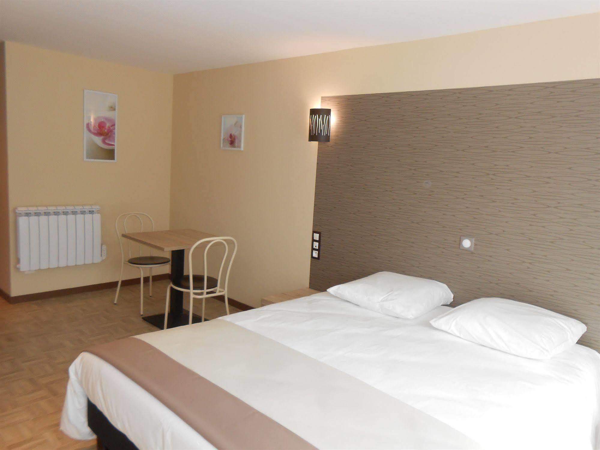 La Pause Hotel Evreux Exterior photo