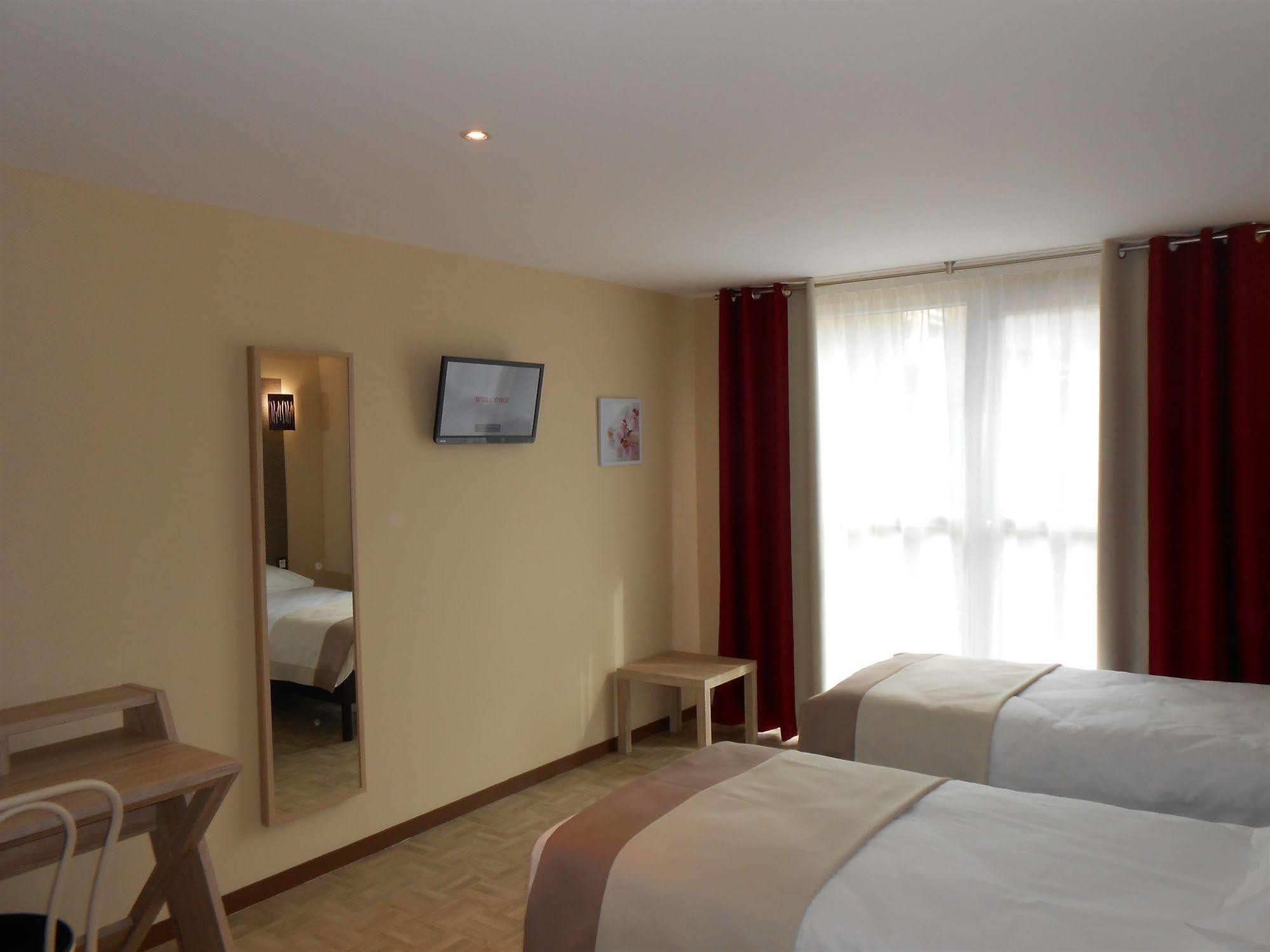 La Pause Hotel Evreux Exterior photo