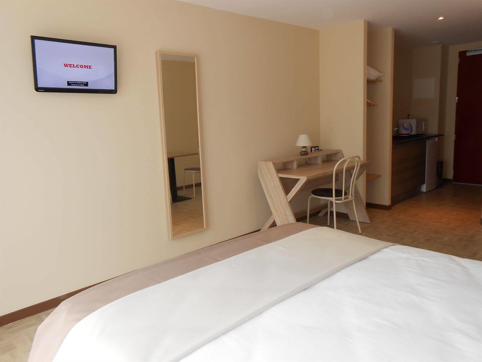 La Pause Hotel Evreux Exterior photo